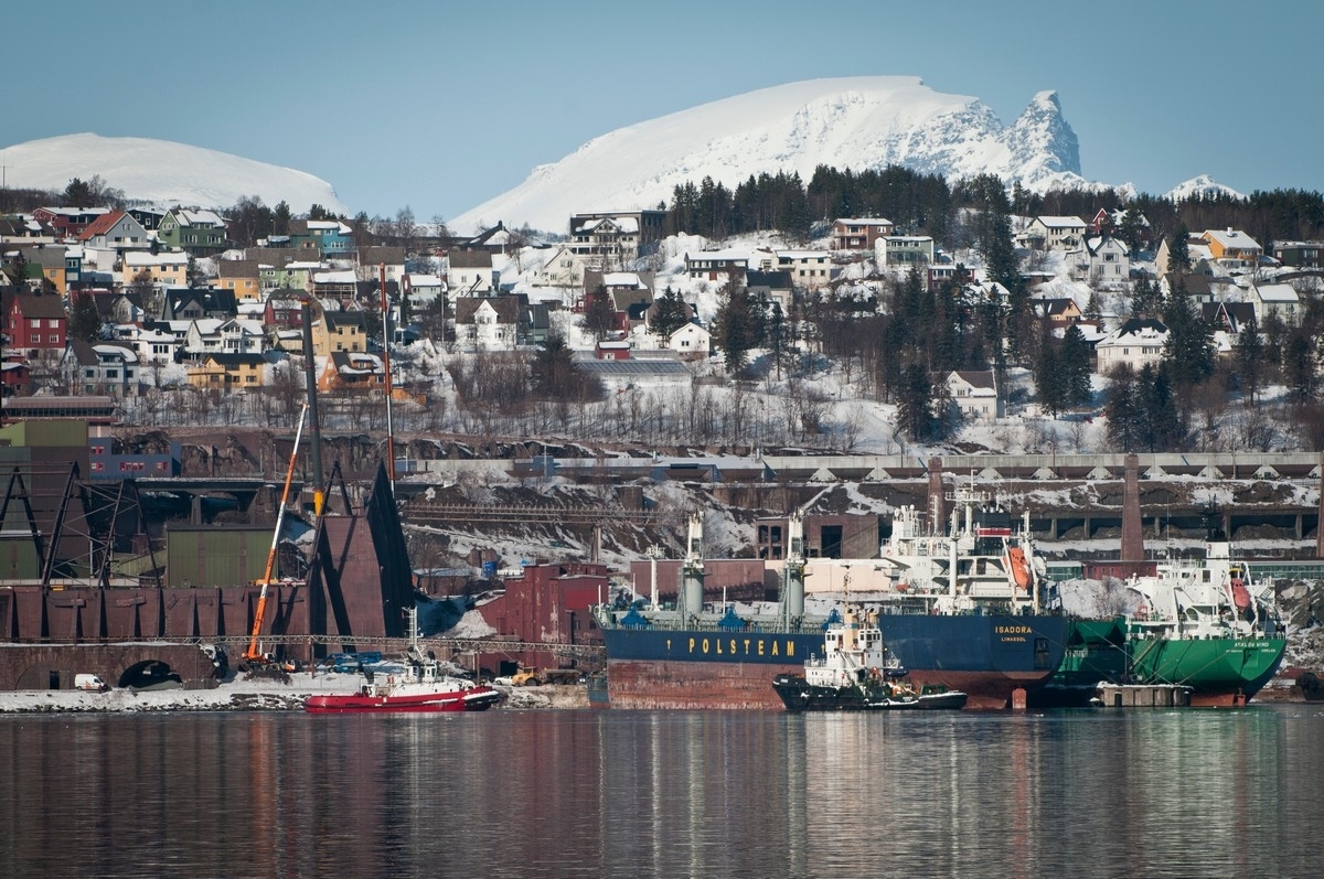 Narvik. I slutten av mars 2011 fikk LKAB feil på sin utlaster ved kai 5. Det ble etter hvert nokså fullt av båter på havna og fjorden. To malmskip må legges ved kai 3-4.