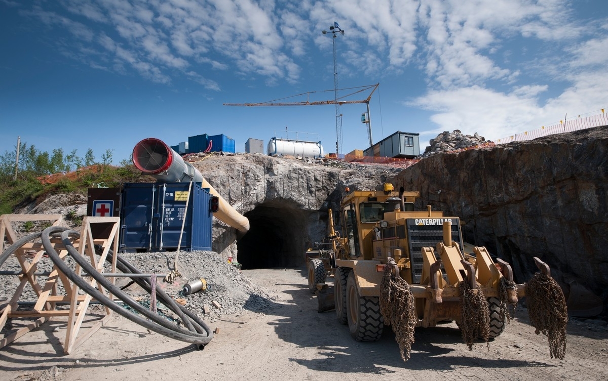 NCC bygger Hålogalandsbrua. Foto 6. juni 2014, Øyjord. Tunnel inn til wirefestekammer.