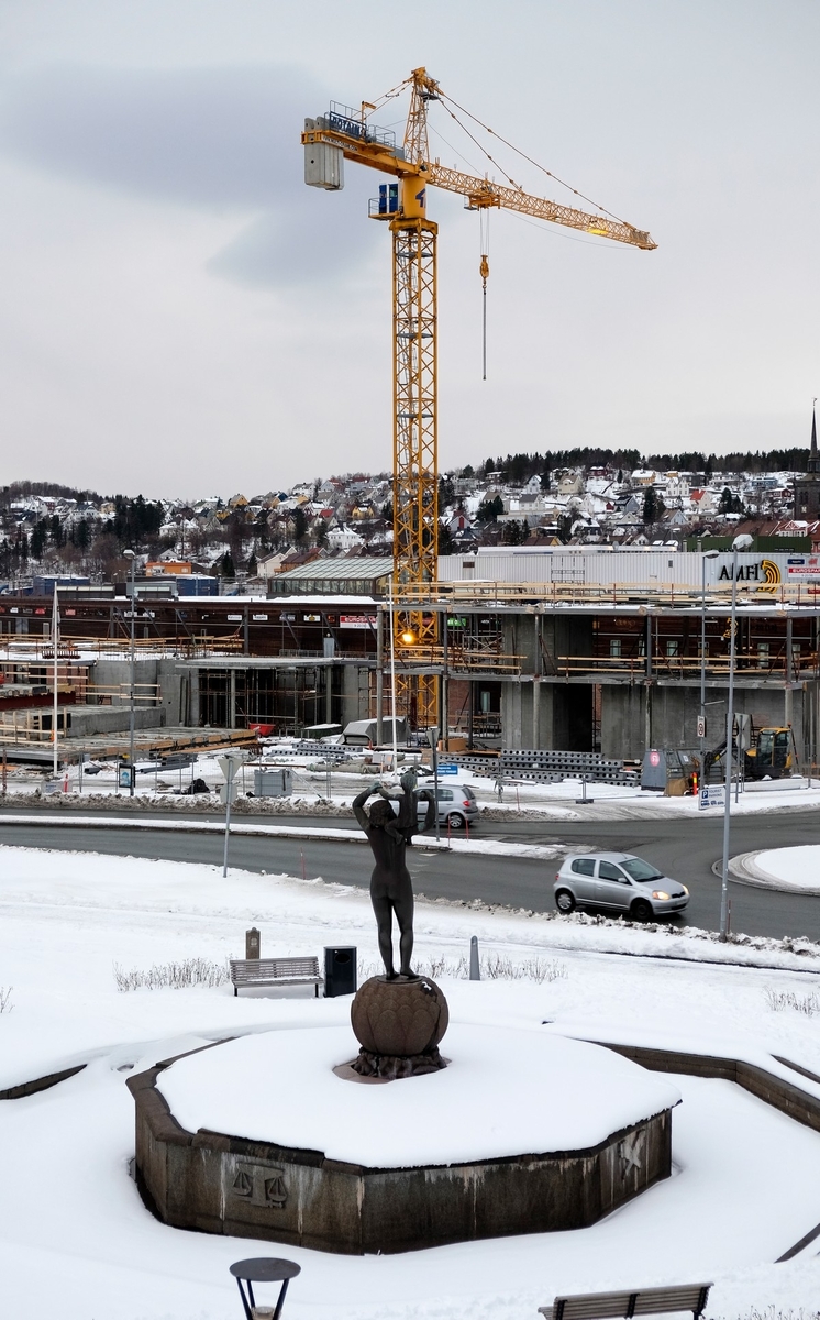 Bygging av det fjerde hjørne, Narvik torg. 27. mars 2015.