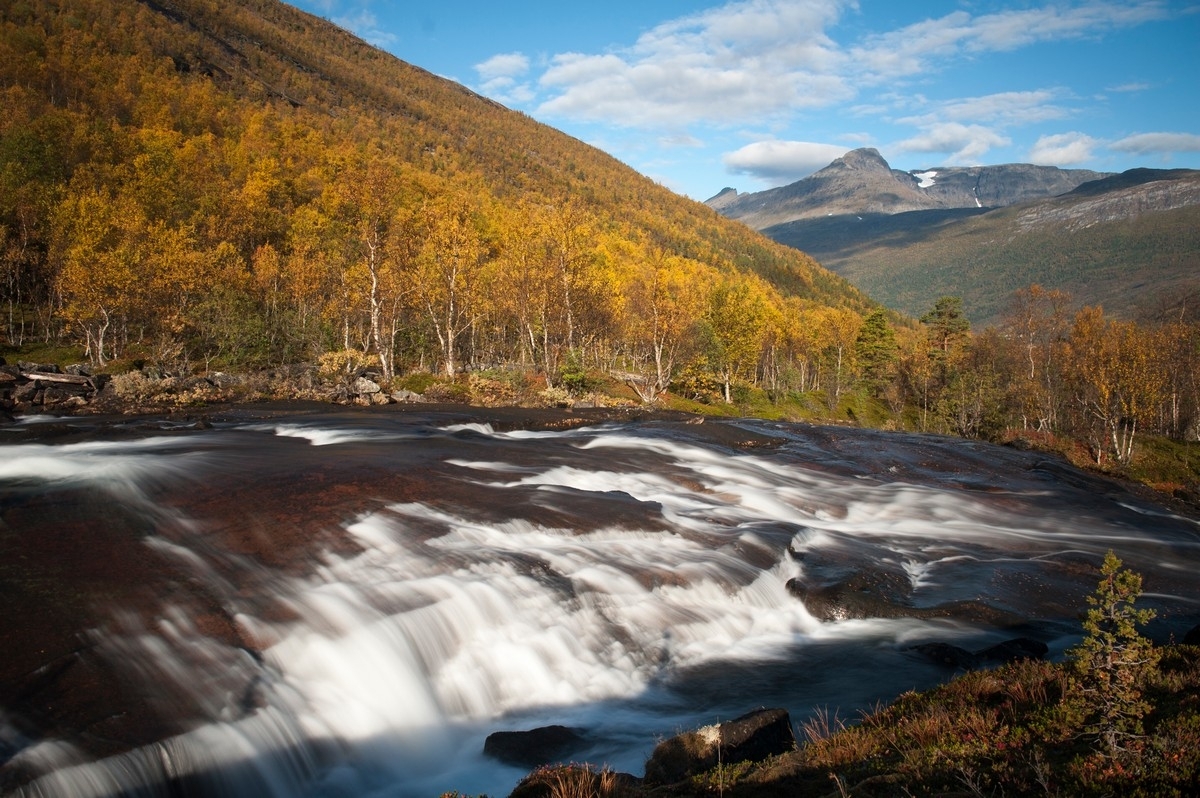 Skamdalselva, stryk. Foto fra Beisfjord . Foto 24. sept 2015