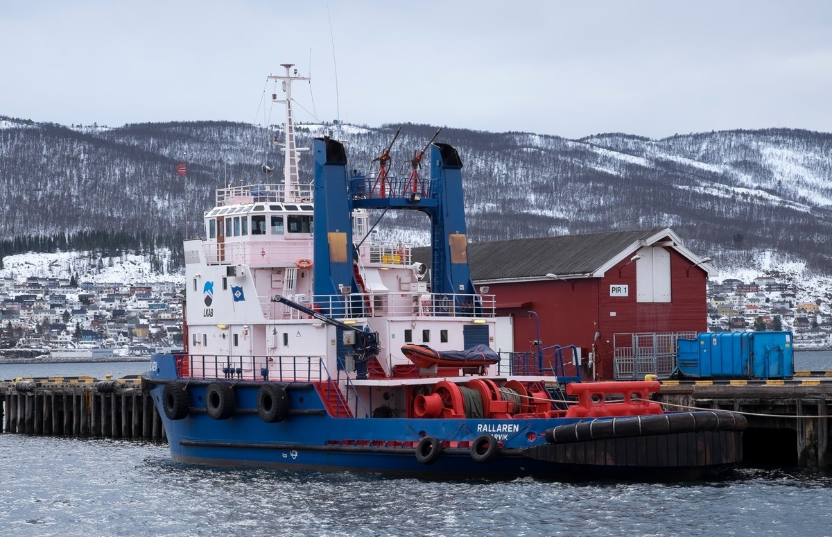 Slepebåten Rallaren på Narvik havn,. Pir 1. Ble bygget i 1973 og har vært i dift så og si hver dag i disse 43 årene. 23. mars 2016 ble skipet "pensjonert" og lagt ved kai. Båten skal være solgt, men detaljer er uklare. 28 mars 2+16