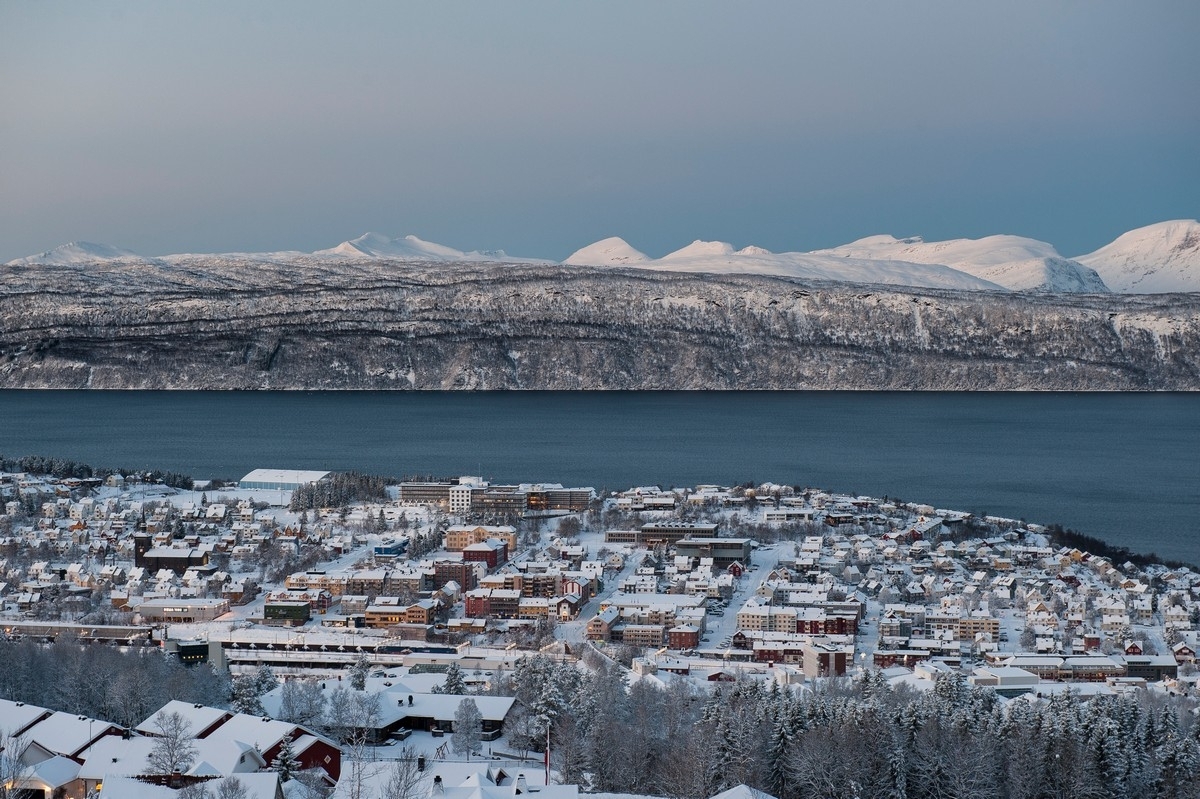 Nytt boligfelt over Fossestua i Narvik er klargjort og såvidt påbegynt. Foto 25. des 2017.