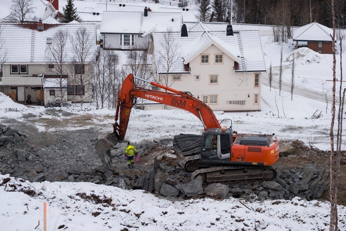 Grovplanering i området over Reinroseveien. Alle bilder er tatt fra litt ulike steder i området nedenfor gamle Skihytta ved gamle Fagerlibakken i Narvik.  8. feb 2018.