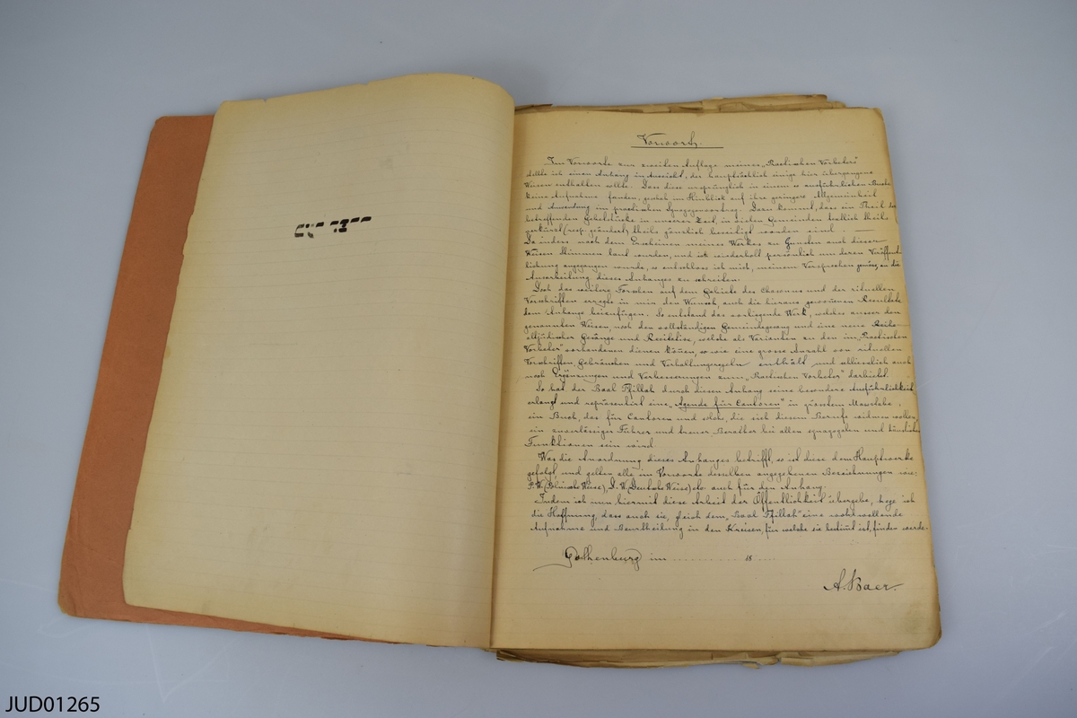 Originalmanuskript i två band till Abraham Baers Baal t’fillah oder Der practische Vorbeter. Notskrift med bearbetningar, strykningar och inklistrad hebreisk text