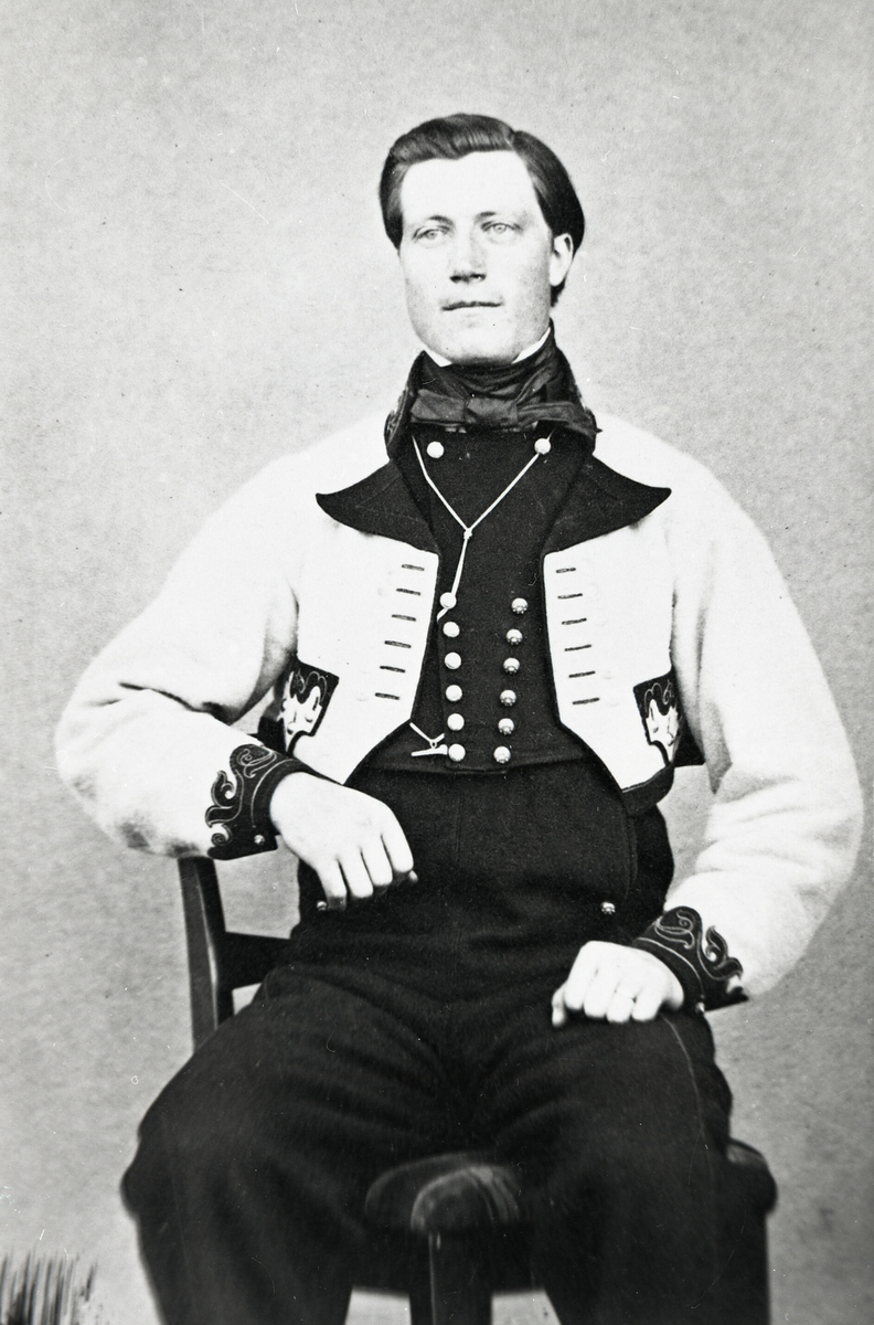 Johannes Gåra i gråkufte med kone