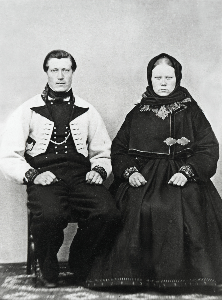 Johannes Gåra i gråkufte med kone