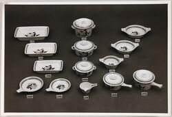 Ildfast serviset "Latina" fra Stavangerflint A/S.