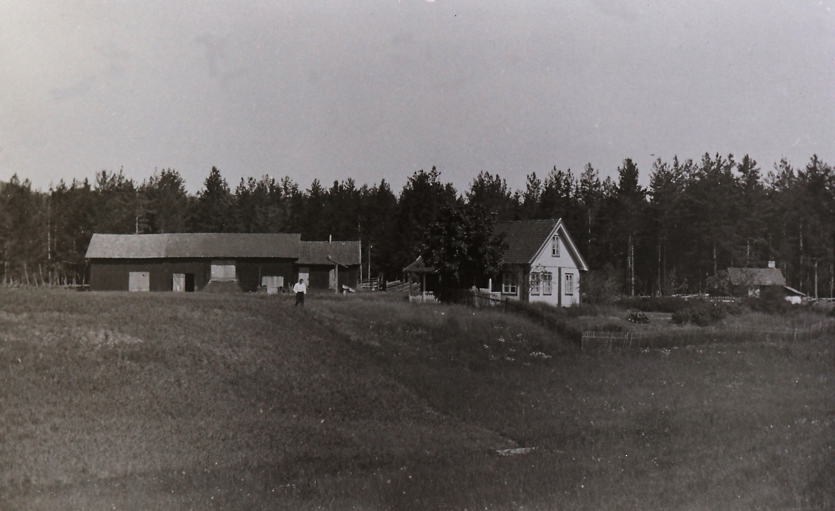 Eieren var Kristian Bråthen f.1848. På bildet: sønnen Peder f.1898 som ble eier av stedet.