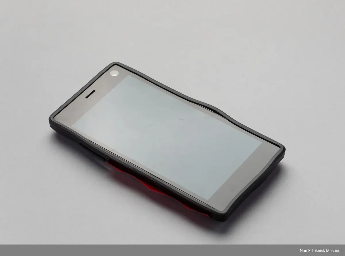 Mobiltelefon av typen Fairphone med åpent bakdeksel