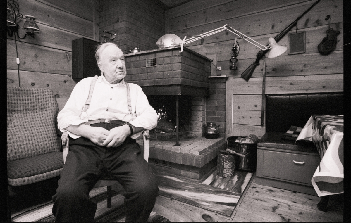 Markus Hansen, fotografert i stua på 80-årsdagen.