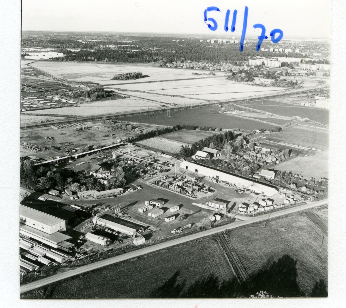 Västerås, Bäckby.
Slättmark öster om gården Tjur från sydväst. 1970.