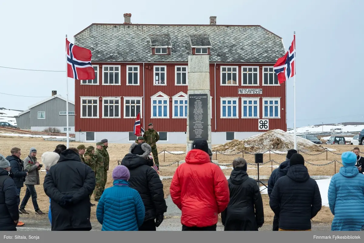 8. mai 2021 ble det avholdt en seremoni i Kiberg ved Partisanmonumentet utenfor Partisanmuseum i anledning frigjøringsdagen. Vardø ordfører Ørjan Jensen, assisterende statsforvalter i Troms og Finnmark Stian Lindgård, Det Russiske Generalkonsulat i Kirkenes Anna Lenchuk og i tillegg æresgjester, veteraner og tidsvitner, sammen med lokalbefolkning, deltok på seremonien. Forsvaret var til stede og to soldater sto æresvakt med et norsk og et russisk flagg. 8. mai er en dag for å minnes og for å hedre ofrene, krigsheltene og våre veteraner. Den 16. august 1982 ble Partisanmonumentet i Kiberg avduket av Kong Olav V til minne om partisanene. Partisanene i Finnmark var en motstandsbevegelse under andre verdenskrig.