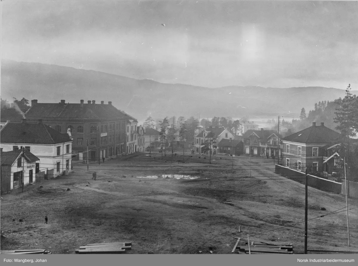 Notodden Torg med Postkontor og Grand Hotell (senere Bondeheimen).