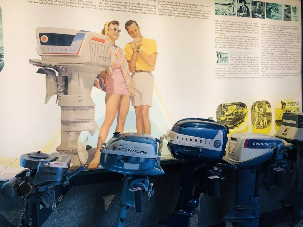 Gunnar Mikkelsen sin samling av utanbordsmotorar finn du i Motorutstillingen i saltebua på kaien.
