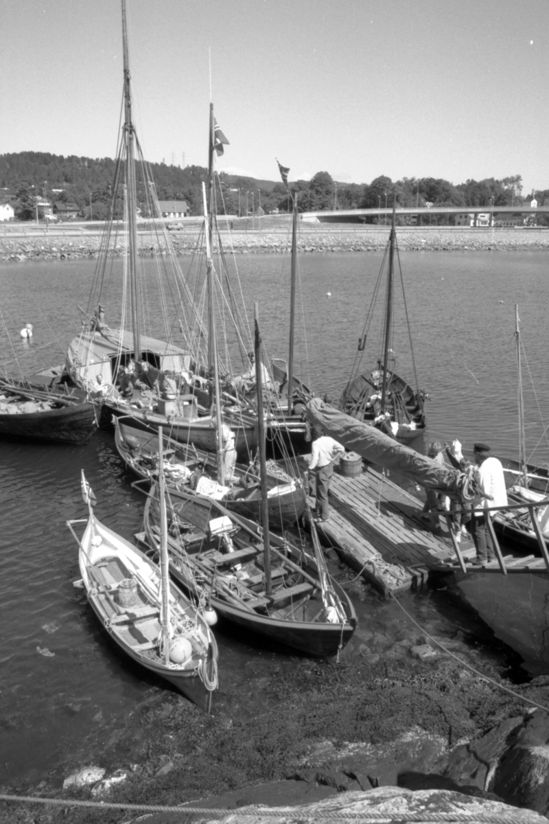 Bildeserie fra båttreffet på Sunnmøre Museum juni 1990.