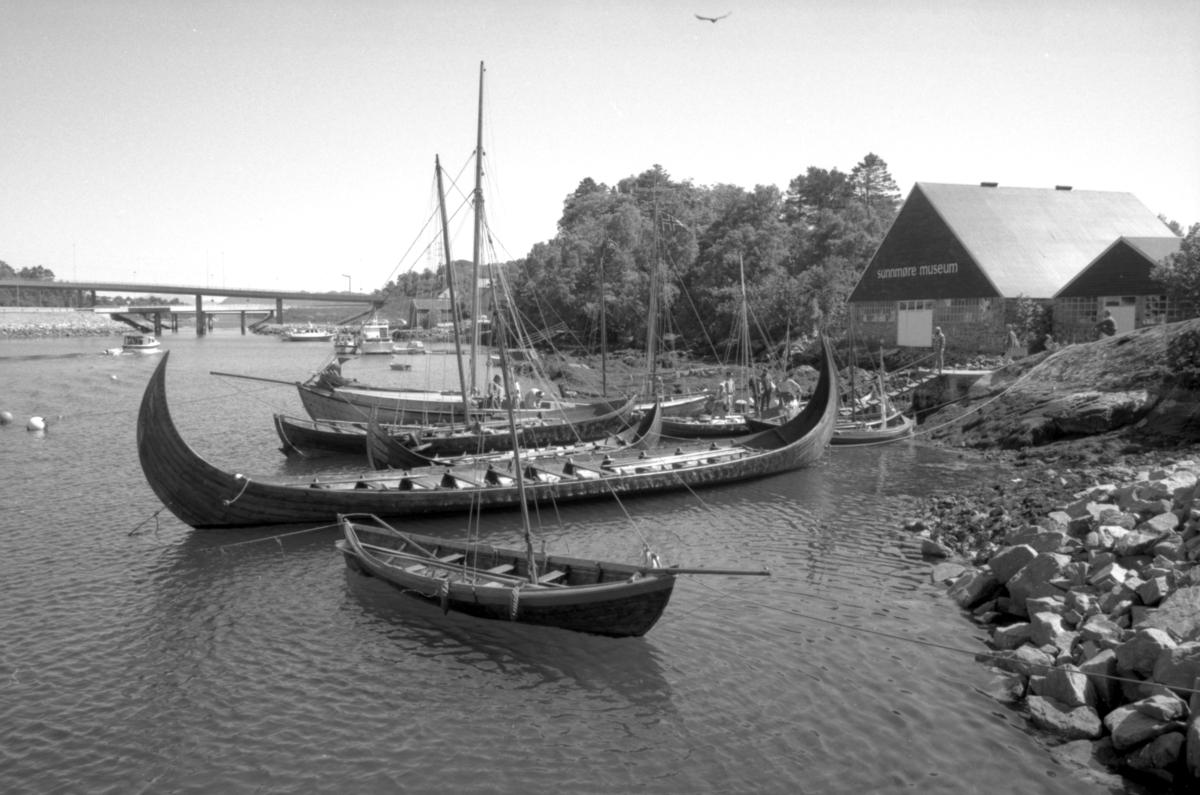 Bildeserie fra båttreffet på Sunnmøre Museum juni 1990.