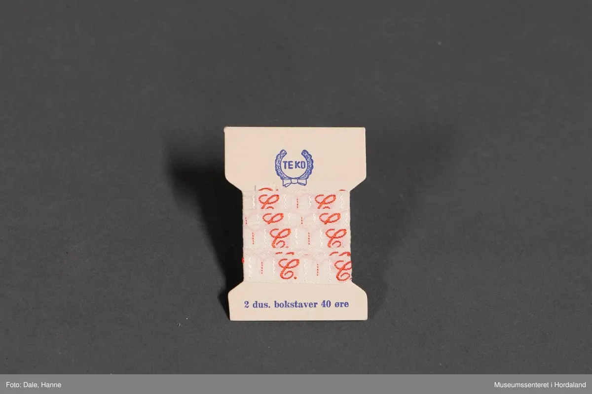 Vevd bokstavbånd med bokstaven "C".