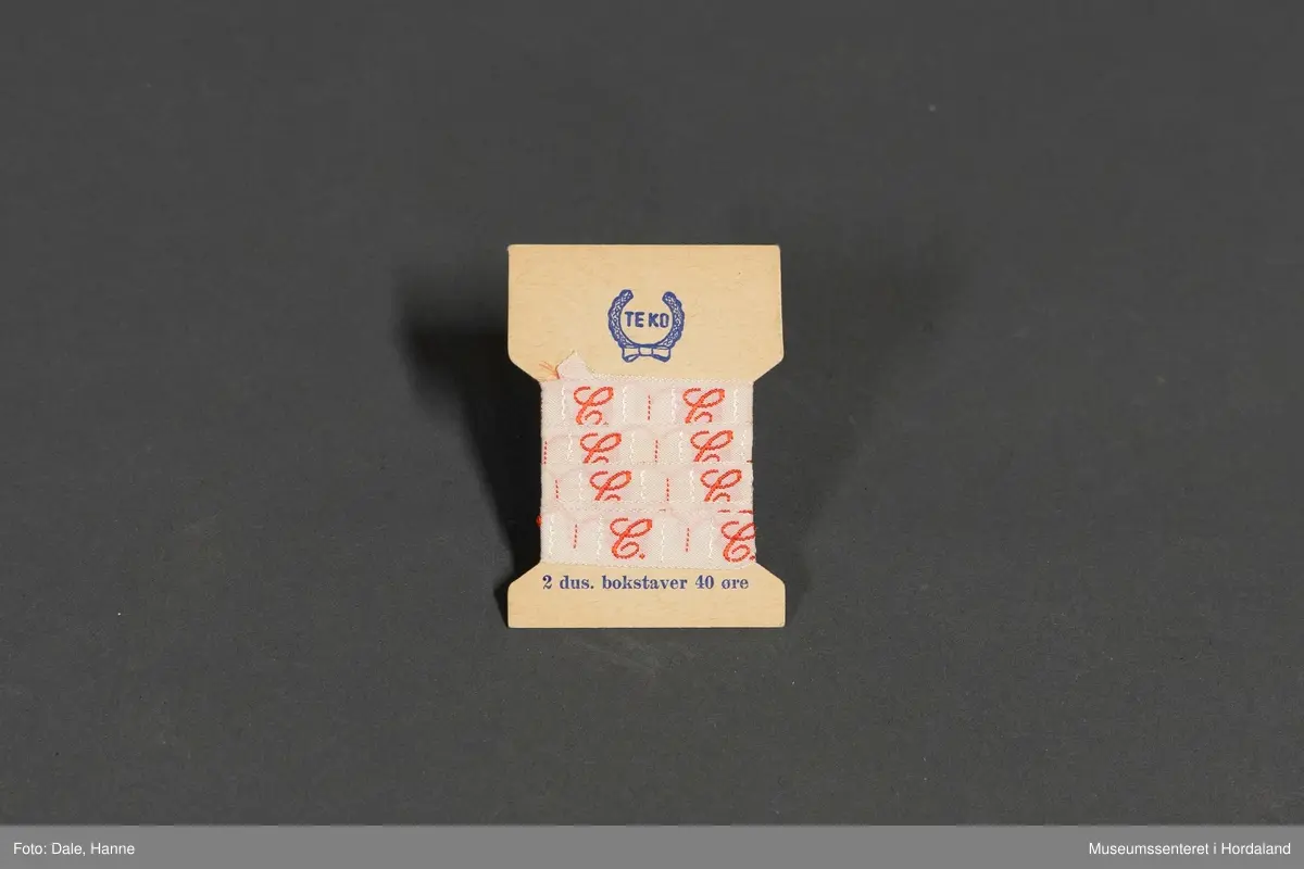 Vevd bokstavbånd med bokstaven "C".