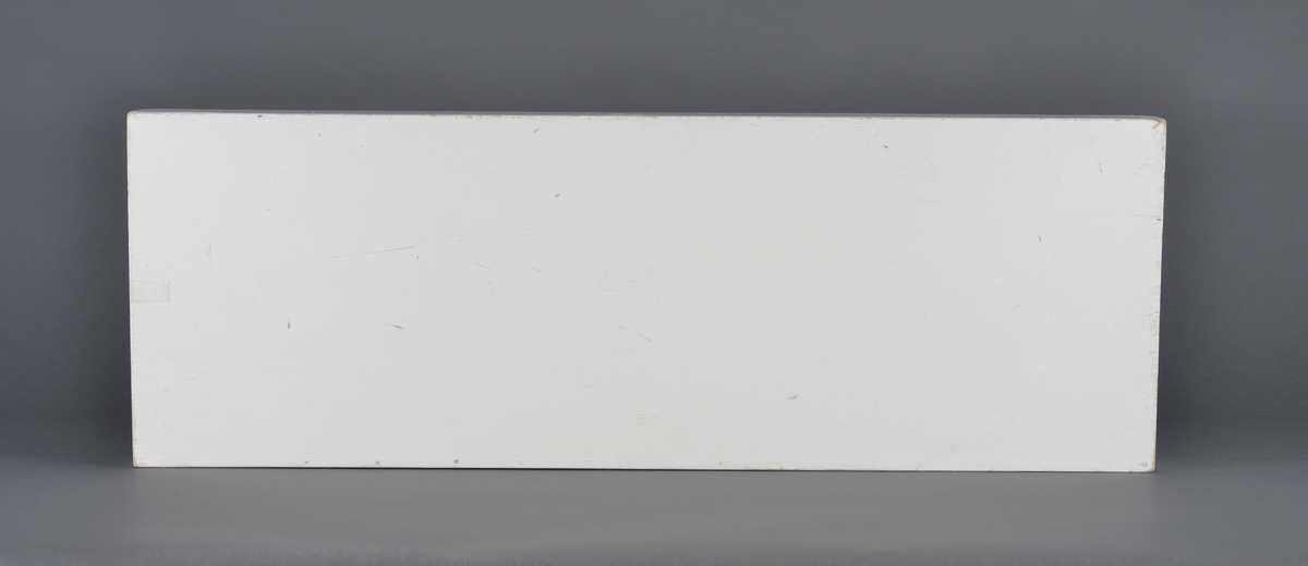 Brett beregnet til måling av spebarn.
Består av to deler. En trekasse og et løst skyvbart håndtak for å regulere etter barnets lengde.