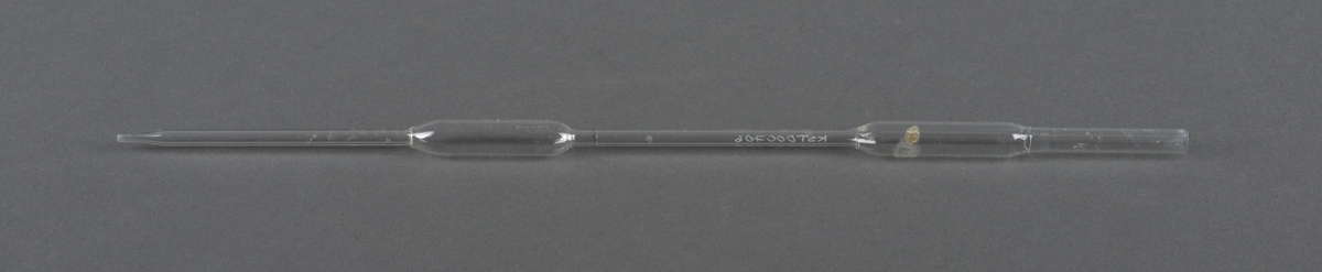 Reagensglass i ulike fasonger. Brukt ved laboratoriearbeid ved Hitra Meieri.