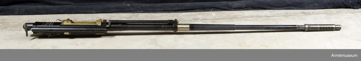 Grupp F I
Pjäsens största höjd är 207 cm, längden 251,7 cm. Med utrustning väger pjäsen 237 kg. Den största skottvidden är 5000 m. Mekanisk eldhastighet 9½-11½ skott per sekund. Gasuttagningsmekanism. Helautomatisk.