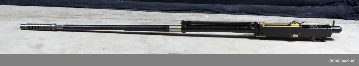 Grupp F I
Pjäsens största höjd är 207 cm, längden 251,7 cm. Med utrustning väger pjäsen 237 kg. Den största skottvidden är 5000 m. Mekanisk eldhastighet 9½-11½ skott per sekund. Gasuttagningsmekanism. Helautomatisk.