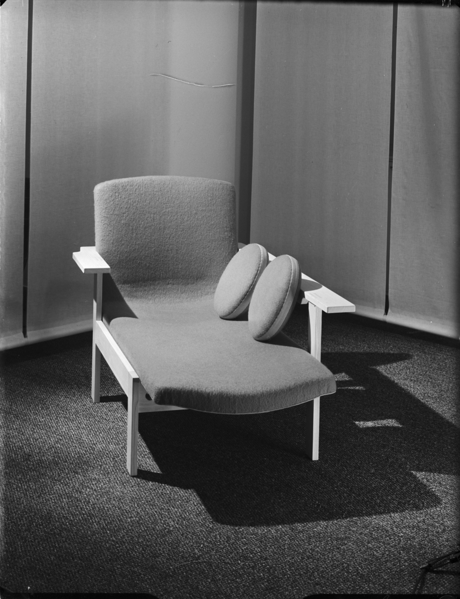 HANTVERKSUTST. PRESSVIS.
Vilsoffa