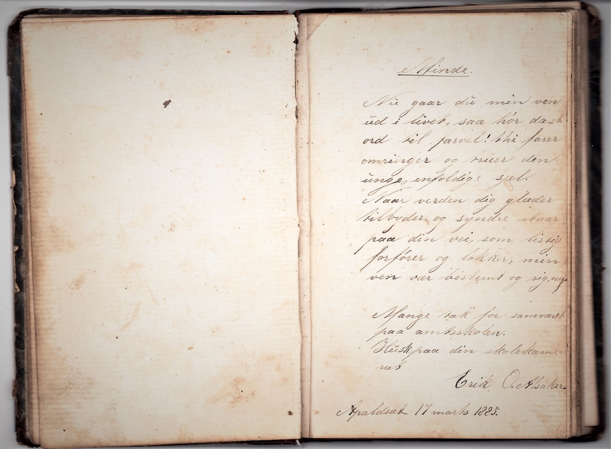 Bok. Stivt omslag, lyst. Grøn tekstil rygg. Trykk på utside.
