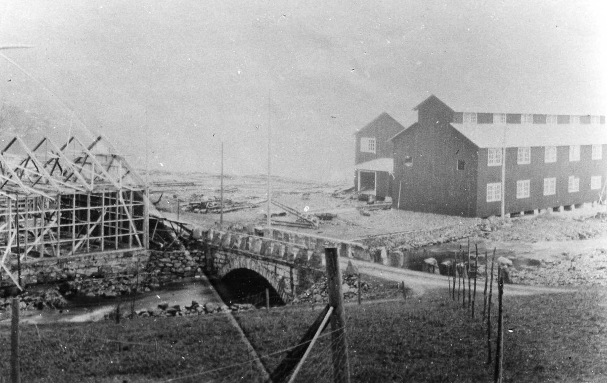 Saga i Lårdal med Lårdalsbrua