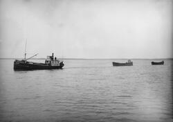 Bogsering av fraktbåtar på Roxen