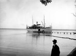 Ångbåten Linköping vid Ekängens brygga.

Bilder från Linköpi