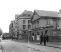 Bilder från Linköping tidigt 1900-tal. 

Arvid Augustin Eriksson fotograferade i Linköping under åren 1910-1950, han föddes i Linköping 1887-08-27. Arvid arbetade som frisör och drev sin egen frisersalong på Storgatan 13-15. 

Fritiden ägnade han åt segling och foto och han spelade även dragspel. Med dragspelet underhöll han ibland på fester, vintertid spelade han vid Linköpings skridskobana.