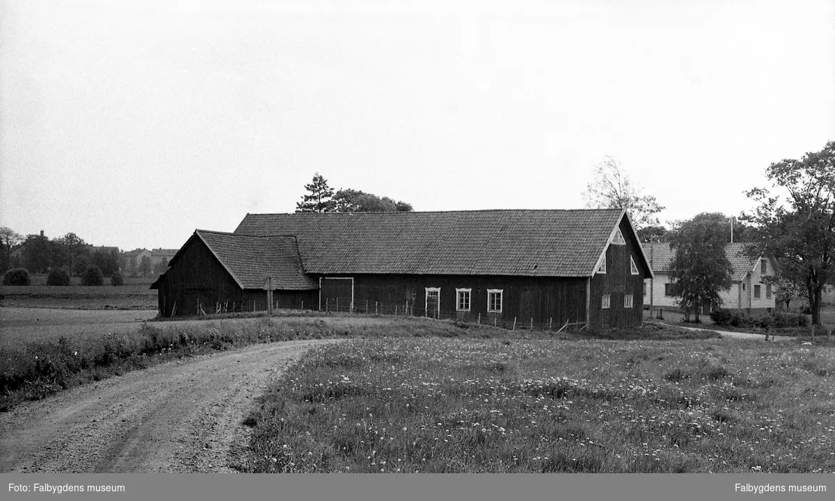 Byggnadsinventering 1972. Mellomgården från N.