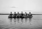 Arvid Erikssons  kanotkompisar på Roxen.

Bilder från Linköping tidigt 1900-tal. 

Arvid Augustin Eriksson fotograferade i Linköping under åren 1910-1950, han föddes i Linköping 1887-08-27. Arvid arbetade som frisör och drev sin egen frisersalong på Storgatan 13-15. 

Fritiden ägnade han åt segling och foto och han spelade även dragspel. Med dragspelet underhöll han ibland på fester, vintertid spelade han vid Linköpings skridskobana.