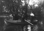 Arvid och Alida Eriksson roddtur på Stångån 1910-talet.

Bilder från Linköping tidigt 1900-tal. 

Arvid Augustin Eriksson fotograferade i Linköping under åren 1910-1950, han föddes i Linköping 1887-08-27. Arvid arbetade som frisör och drev sin egen frisersalong på Storgatan 13-15. 

Fritiden ägnade han åt segling och foto och han spelade även dragspel. Med dragspelet underhöll han ibland på fester, vintertid spelade han vid Linköpings skridskobana.