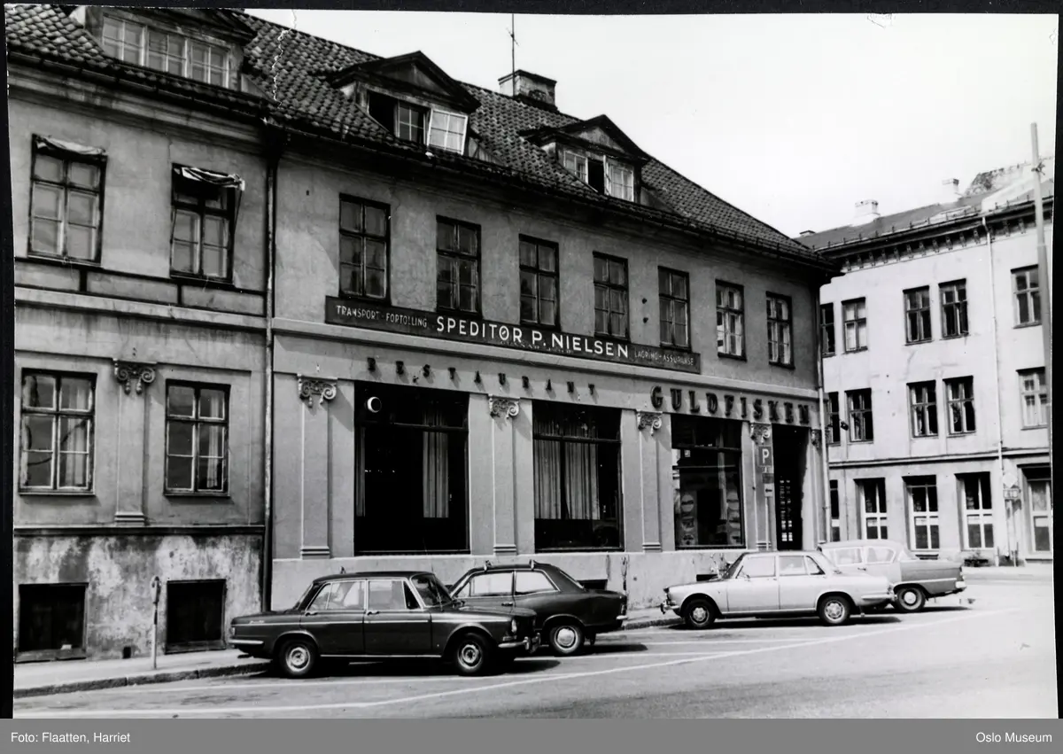 bygårder, Restaurant Guldfisken, Kvinnehuset, Speditør P. Nielsen, biler