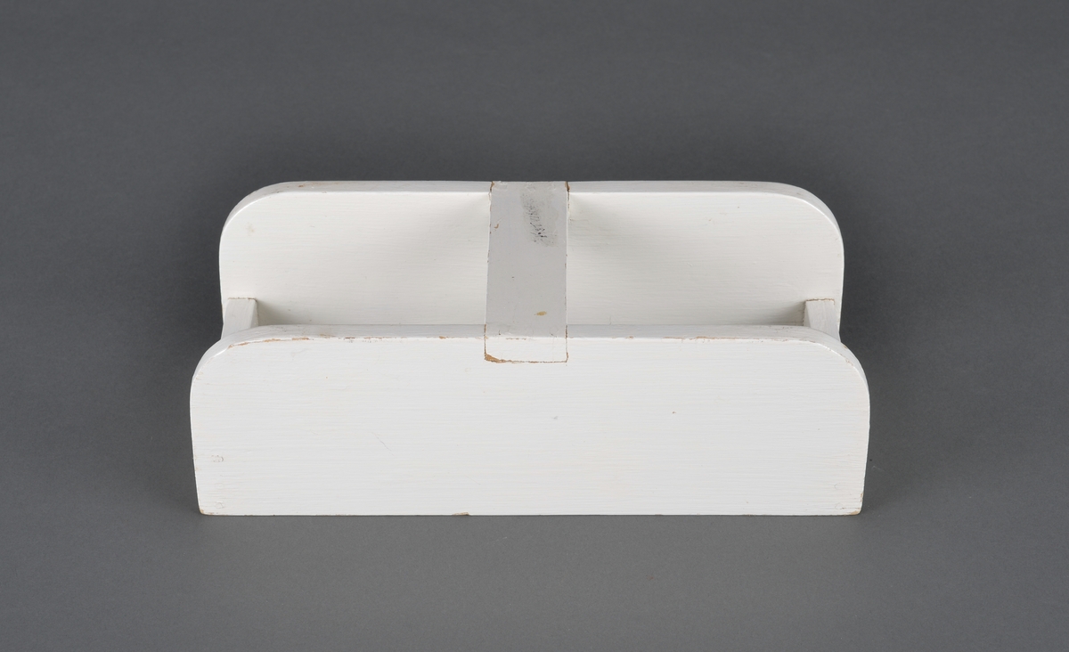 Brett beregnet til måling av spebarn.
Består av to deler. En trekasse og et løst skyvbart håndtak for å regulere etter barnets lengde.