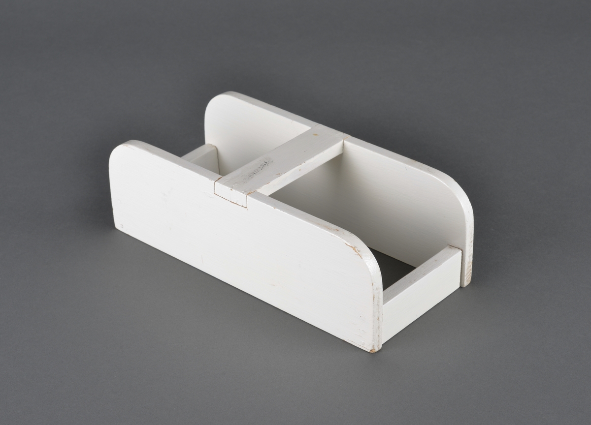 Brett beregnet til måling av spebarn.
Består av to deler. En trekasse og et løst skyvbart håndtak for å regulere etter barnets lengde.