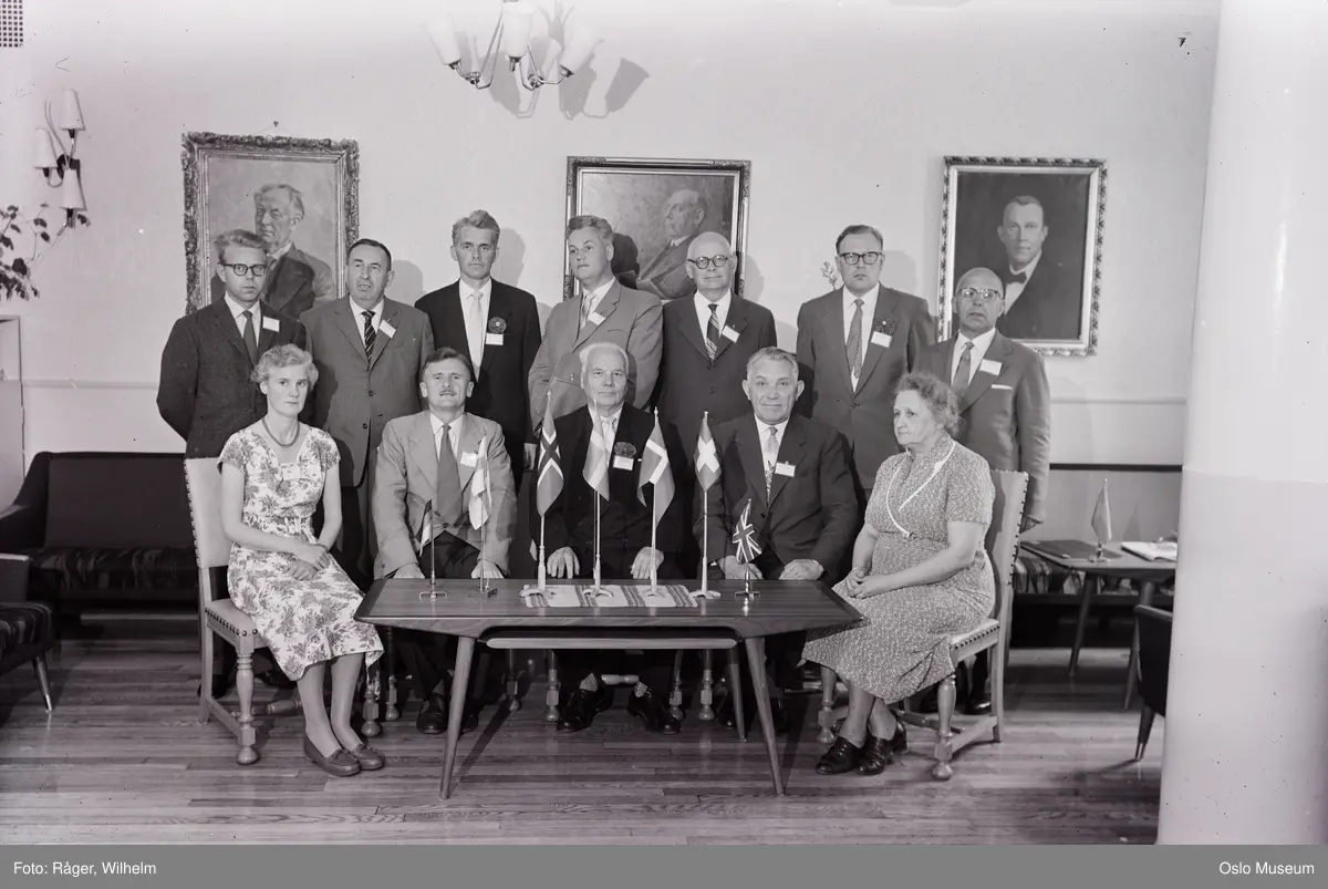 Jernbanemisjonen, kongress, gruppe, menn, kvinner, malte portretter, bordflagg