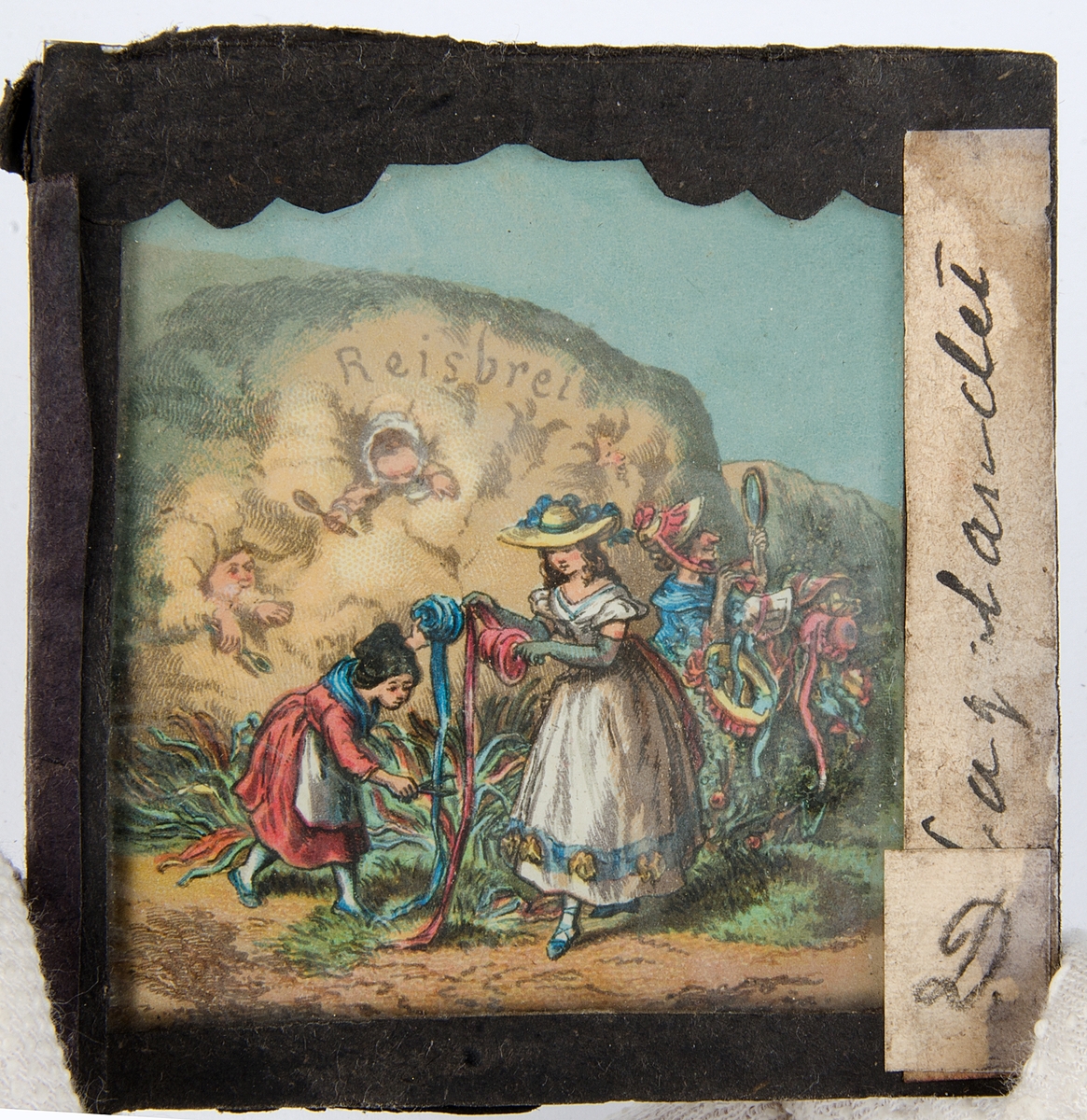 Tjugoåtta skioptikonbilder med motiv från bl.a. olika historiska händelser och sagor. Merparten i färg. Vissa skioptikonbilder, såsom avbildade personer, i sv/v. De flesta har en rosa, gul eller svart tejp som håller ihop de två glasplåtar i vilka motivet är fastsatt i. Vissa av bilderna är numrerade eller märkta med en bokstav.