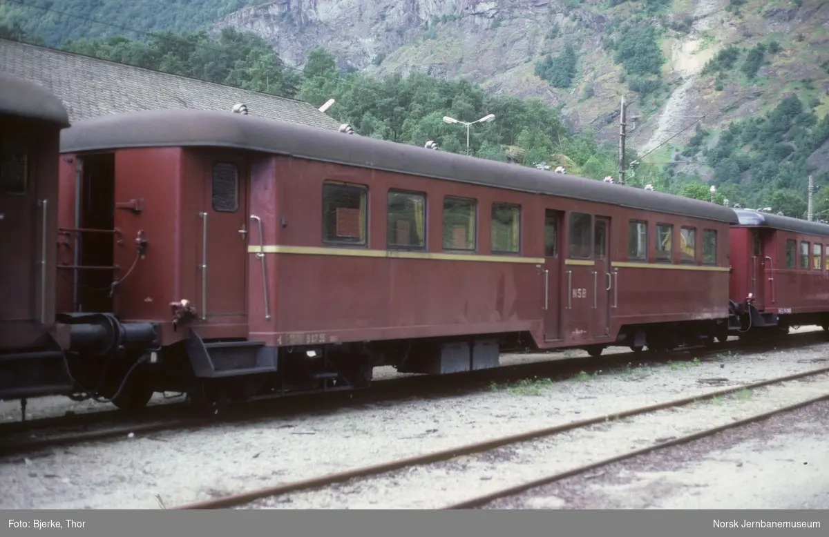 Mellomvogn B 67 36 på Flåm stasjon