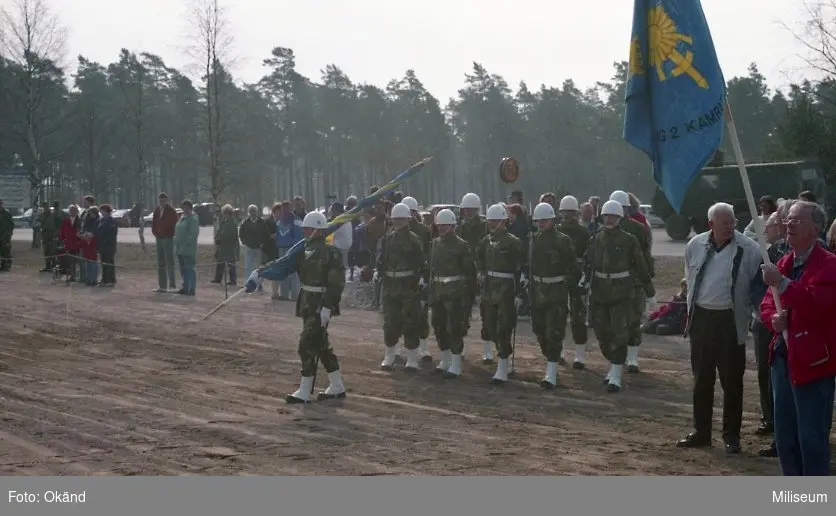 Regementets dag, Ing 2.

Fanvakt ur 1. kompaniet med Åke Bylund och Thomas Bengtsson som förste respektive andre fanförare. Kamratförening Ing 2, med sin fana. Fanförare är lt Börje Sejnus och övlt Bertil Mohin.