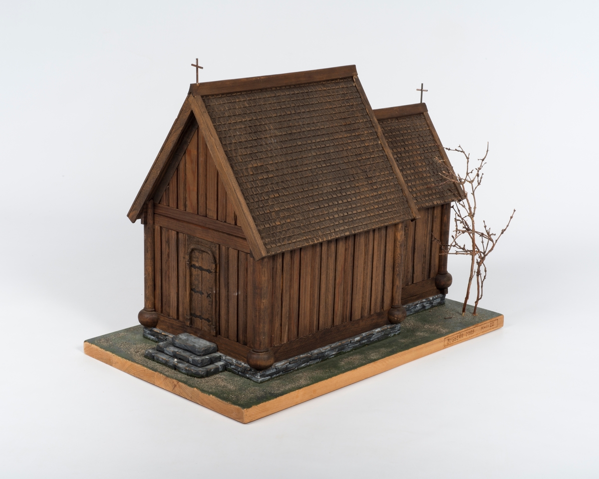 Modell av stavkirke.

Målestokk 1:20.