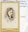 Oscara Sunnerdahl föddes i Börrum 1843 där föräldrarna vid tiden arrenderade Börrum säteri. Redan året efter Oscaras nedkomst flyttade familjen emellertid till Stockholm och det kom att dröja till 1869 tills hon åter bosatte sig i Östergötland. Nämnda år inflyttade hon med den från Gammalkil bördige maken Johan Fredrik Westling efter att de köpt Stavlösa frälsegård i Orlunda, men redan året därpå bröt de upp för annat försök med Snyttringe gård i Allhelgona församling. Inte heller detta ägarskap tycks ha fallit makarna i smaken ty 1874 återflyttade paret till Stockholm. Oscaras betydligt äldre make kom vidare att avlida 1878, själv fortlevde hon som änka till sin död 1910. Äktenskapet var barnlöst.