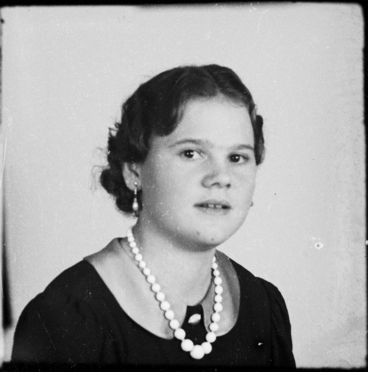 Evy Carlsson från Gimo, Skäfthammar socken, Uppland, 1937