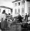 Torghandel, i bakgrunden Sundsvallsbanken och del av f.d. Edelswärdska huset.