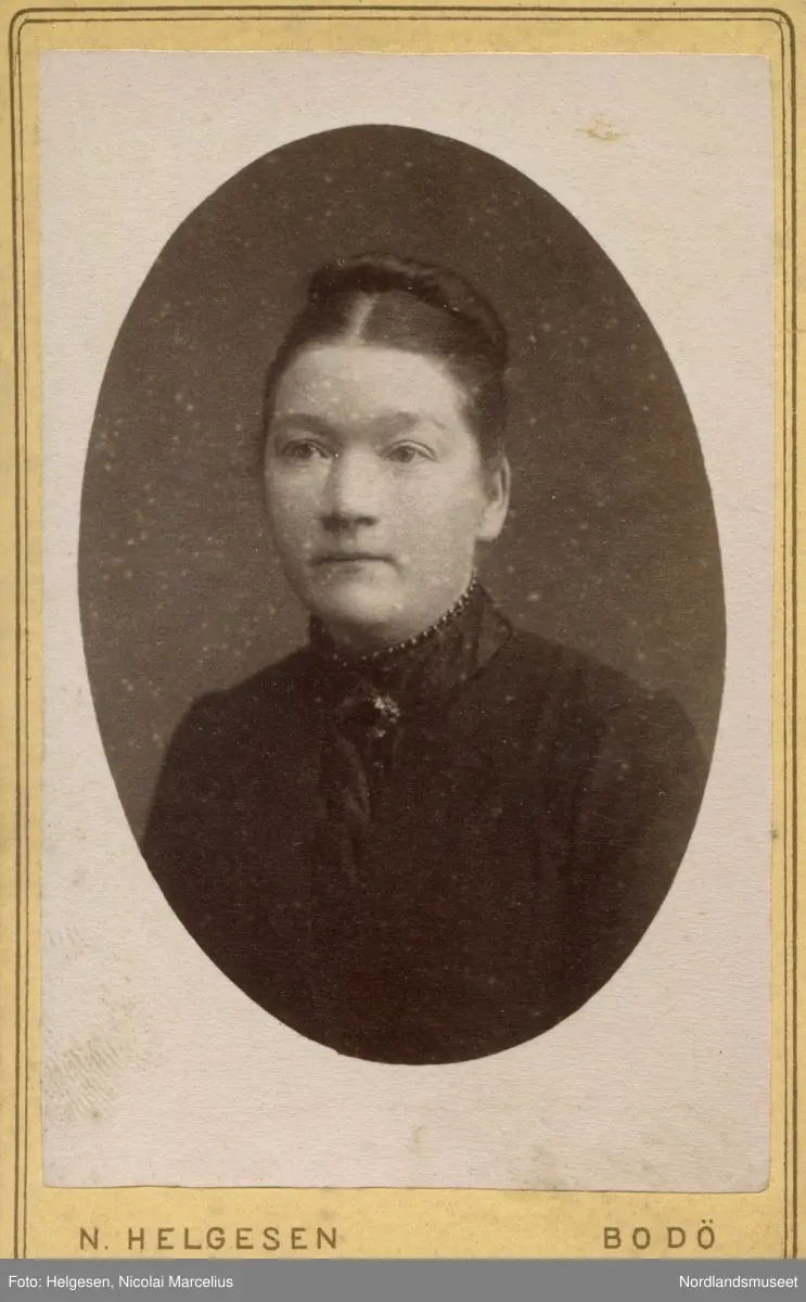 Portrettbilde av en ung kvinne. Frantzine Marie Grønbech, gift Fremmerlid.