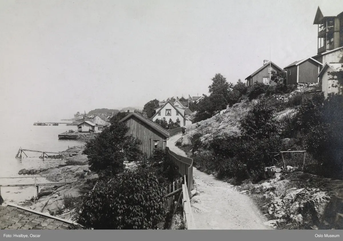 vei, Strandveien, bebyggelse, bolighus, fjord, strand, svaberg, brygger