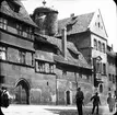 Skioptikonbild med motiv av husfasad i Nürnberg.
Bilden har förvarats i kartong märkt: Nürnberg 1901. VIII.