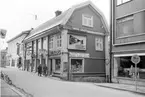 Wulkanska huset på sin ursprungliga plats på Köpmangatan 1 i Härnösand. Fotot är taget i oktober 1961.
